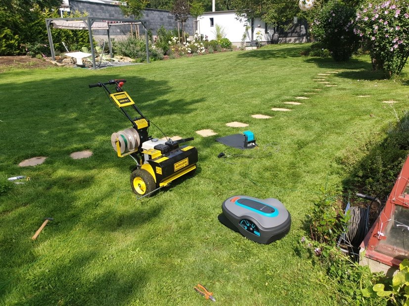 Instalace robotické sekačky gardena v Praze, smart zahrady Polná 2.jpg
